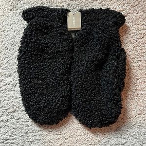J.Crew Sherpa mittens - black, NWT